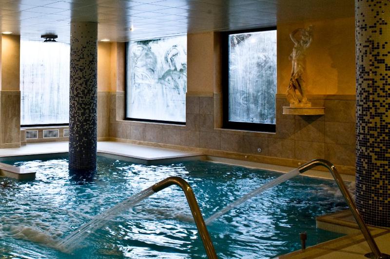 Double or Twin Room with Spa Access image 2
