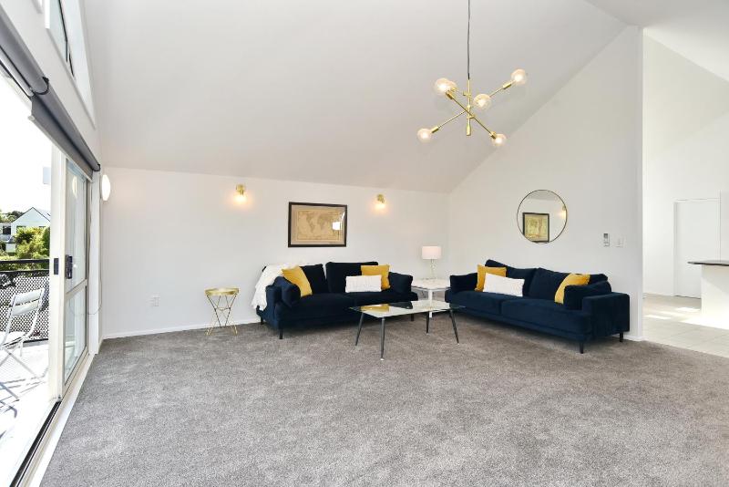 City Haven - 4BR for Families & Friends Secure Parking - image 5