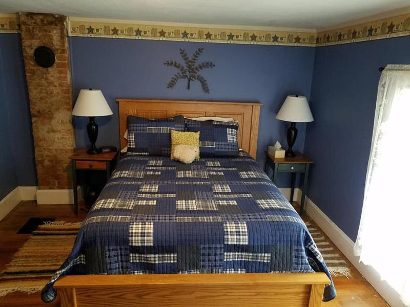 Double Room with Private Bathroom (Blue) image 2