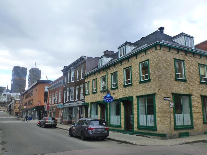 GLOBE-TROTTER & BACKPACKERS HOSTEL - image 1