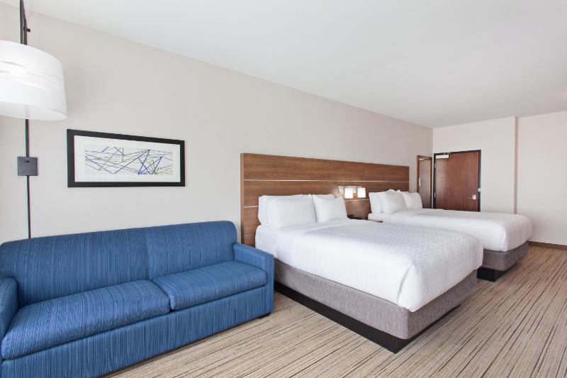 Suite with Two Queen Beds image 3