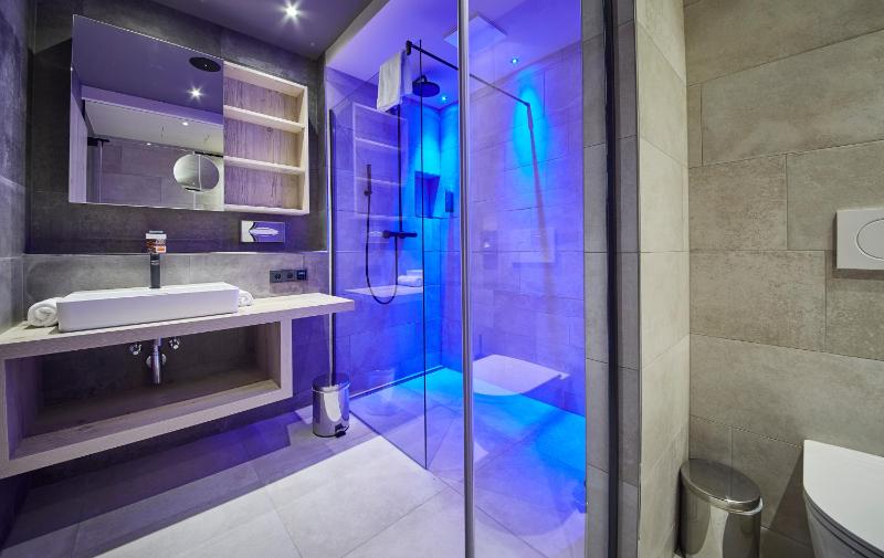Standard One-Bedroom Apartment with Mountain View image 2