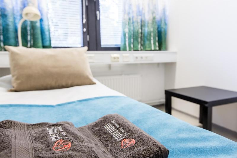 Single Room with Shared Bathroom image 3
