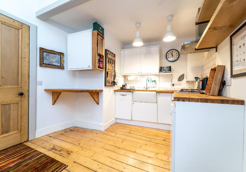 One-Bedroom Apartment image 3