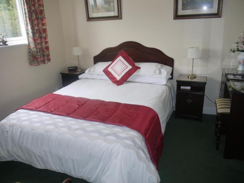 Standard Double Room image 3