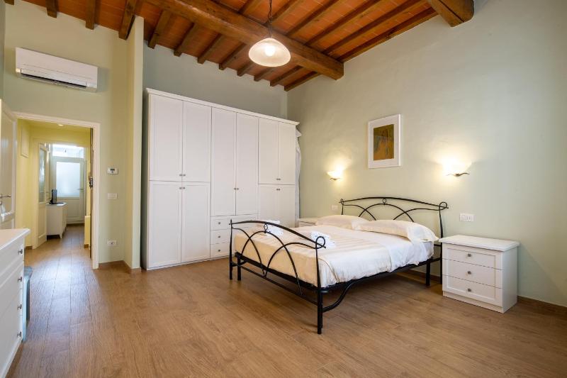 One-Bedroom Apartment image 1