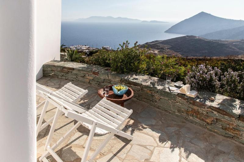 Studio with Sea View (2 Adults) - Dendro image 2