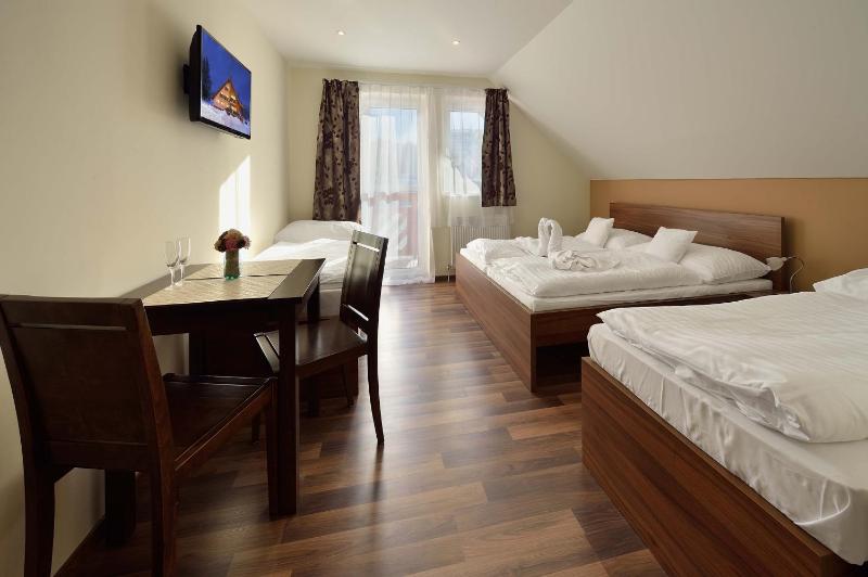 Deluxe Quadruple Room with Mountain View image 3