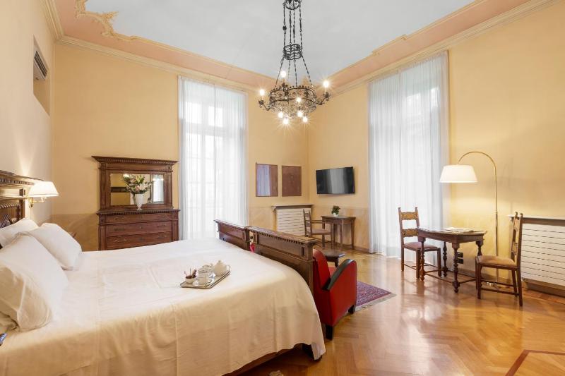 Hotel Roma e Rocca Cavour - image 2