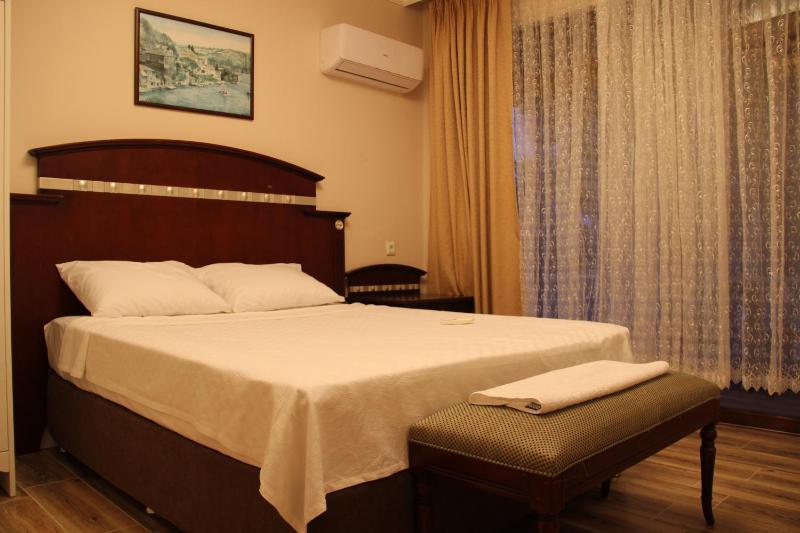 Double Room with Balcony (2 Adults + 1 Child) image 1