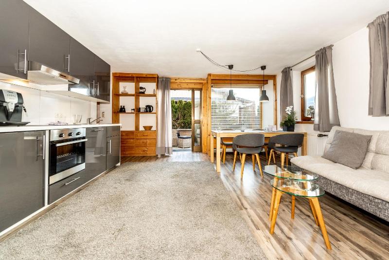 Comfort Two-Bedroom Apartment with Terrace image 1