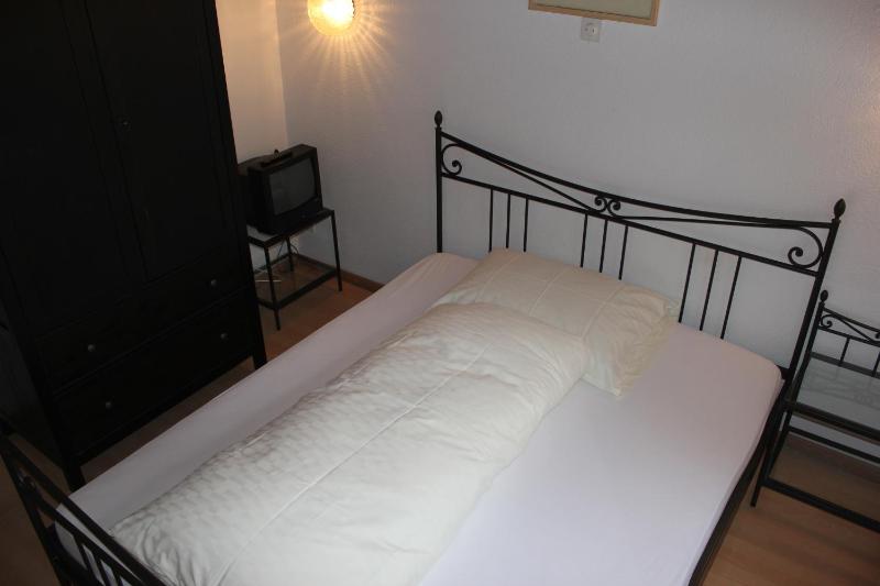 Single Room without shower image 4