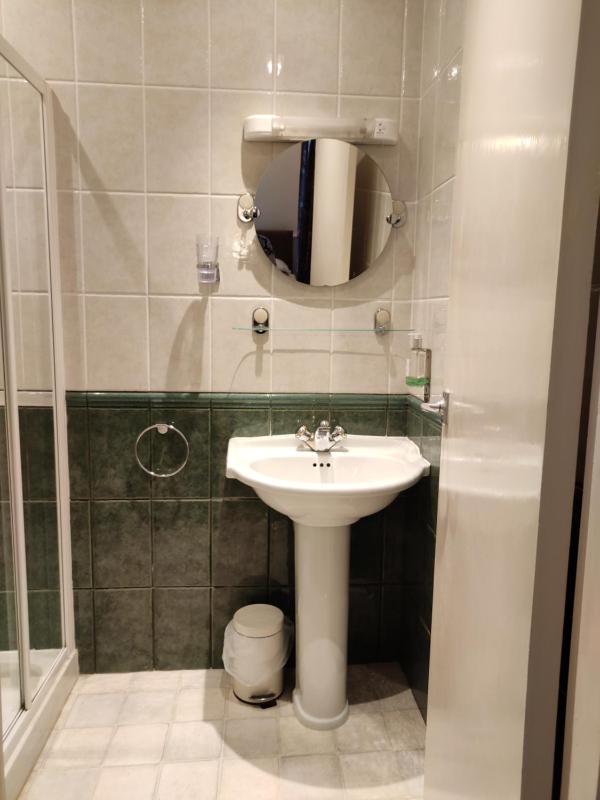 Single Room image 3