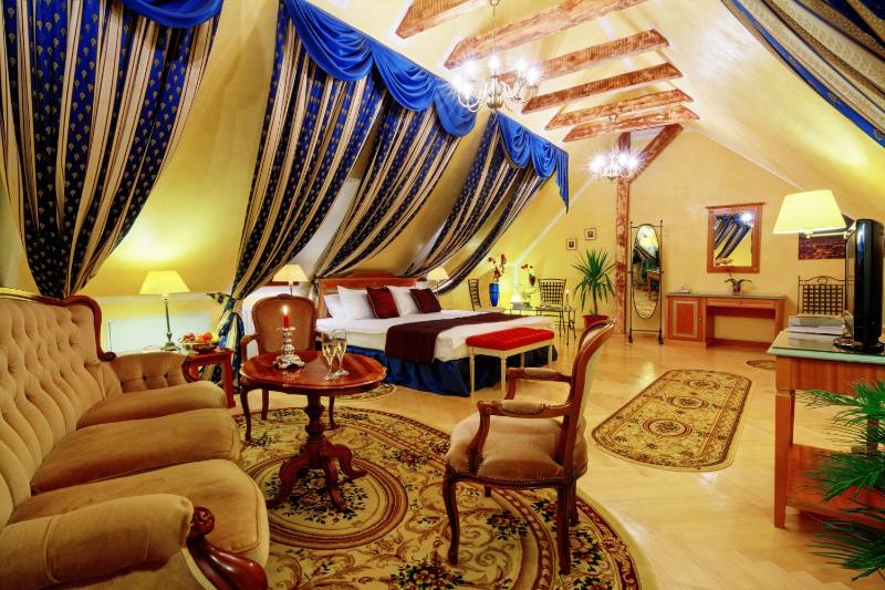 Deluxe Suite image 2
