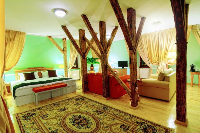 Deluxe Double Room image 4