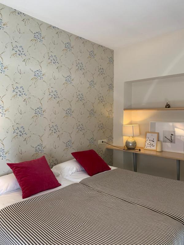 Large One-Bedroom Apartment image 2
