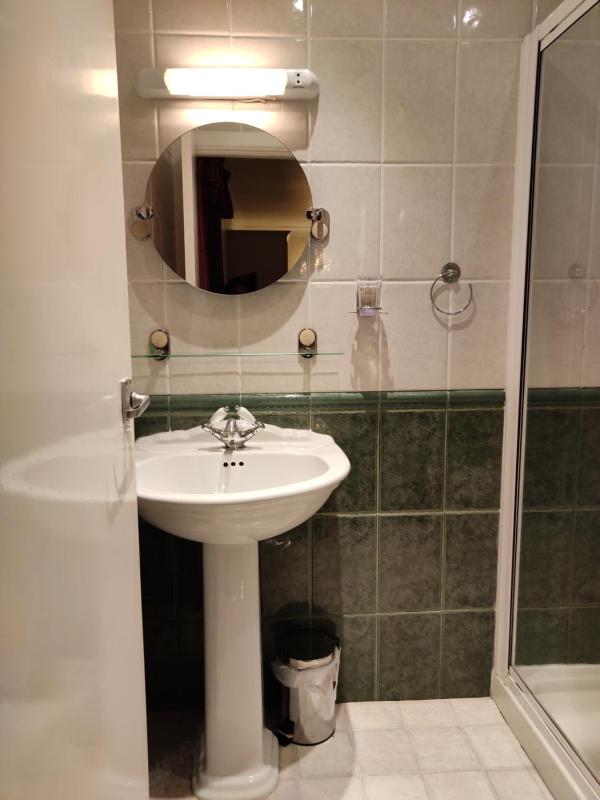 Standard Quadruple Room image 2