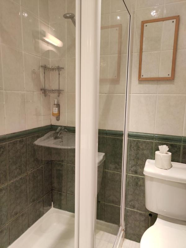 Standard Quadruple Room image 3