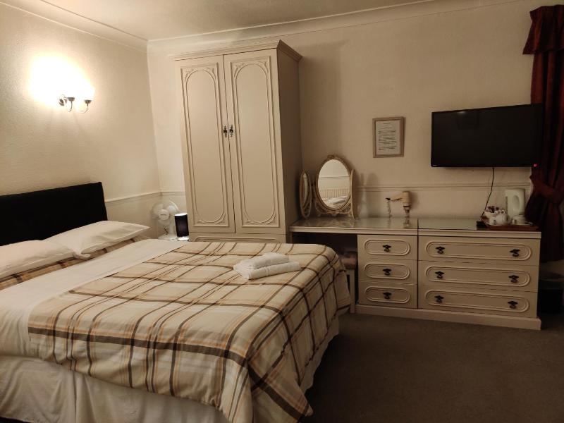 Standard Quadruple Room image 3