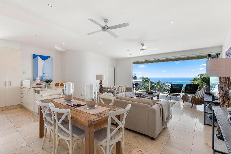 Relax in stylish comfort Sunshine Beach - image 11