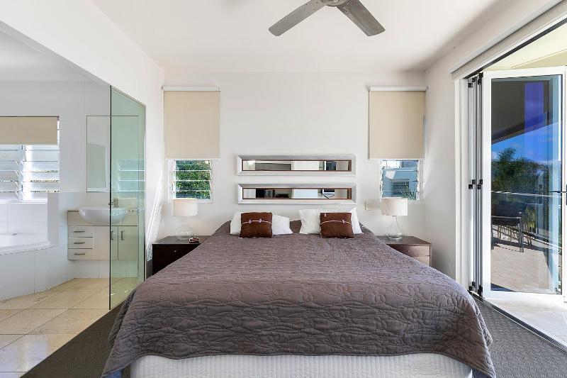 Relax in stylish comfort Sunshine Beach - image 14