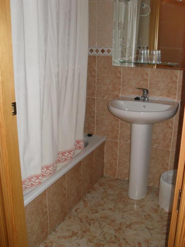 Double or Twin Room image 3