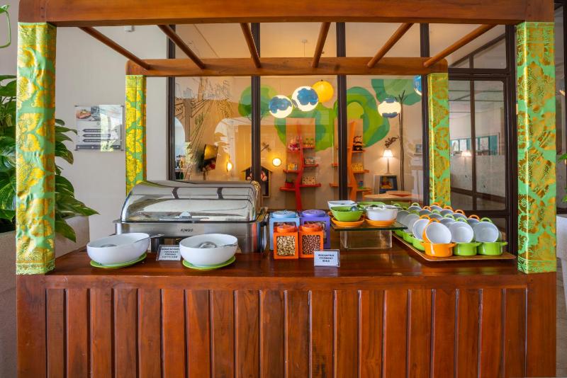 Grand Livio Kuta Hotel - image 14