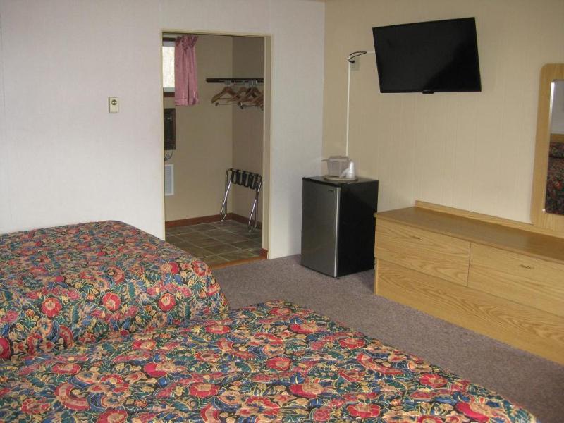 Quadruple Room with Brook View image 2