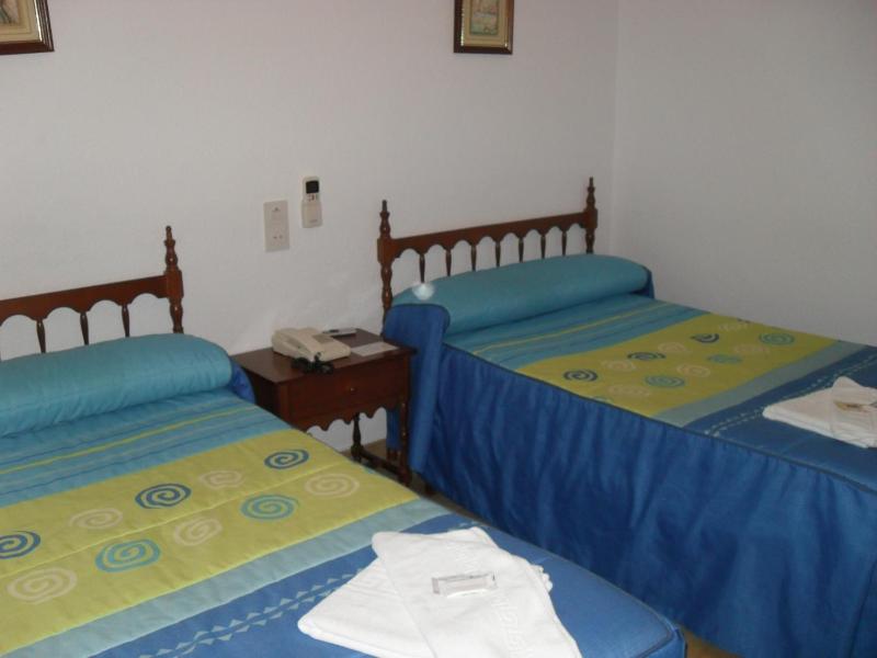 Double or Twin Room image 4