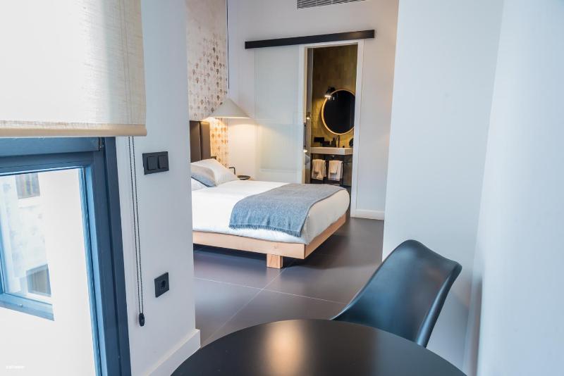 Premium Double Room image 4