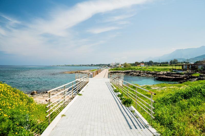 Spacious Three-Bedroom Apartment with Sea View A4 - image 6
