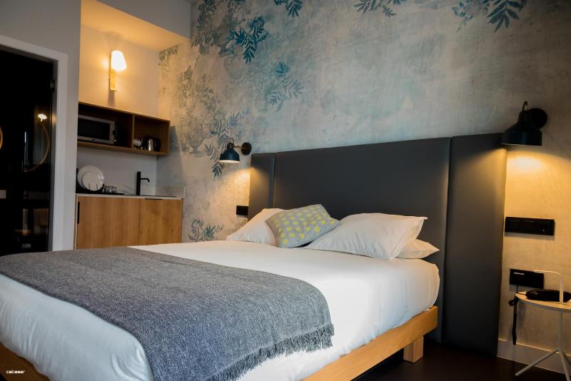 Standard Double Room image 4