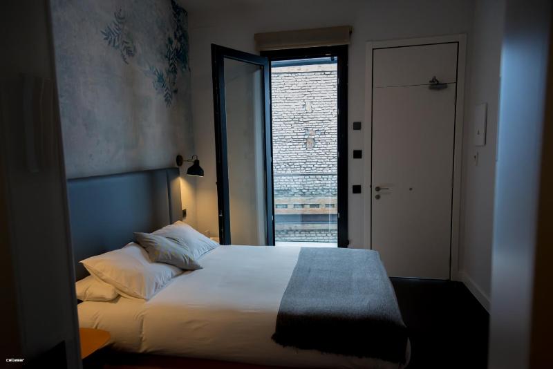 Standard Double Room image 2