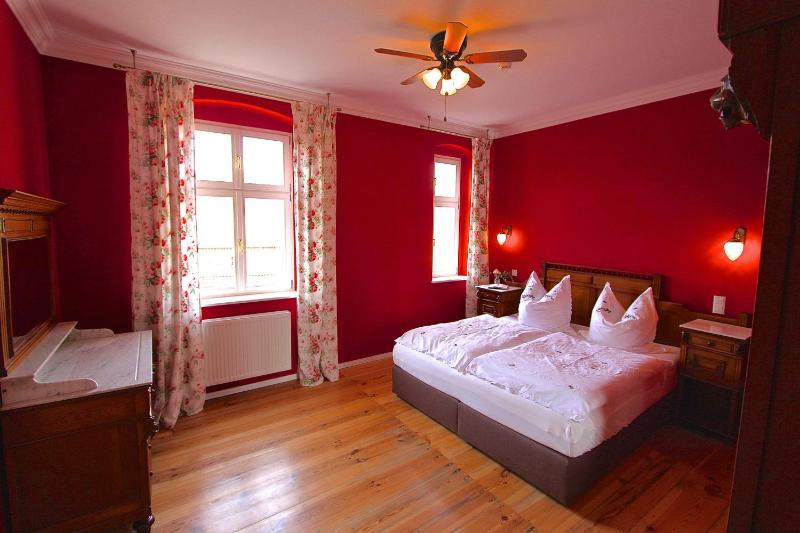 One-Bedroom Apartment image 2