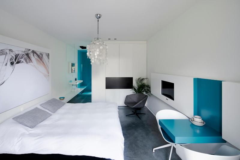 Double Room image 4