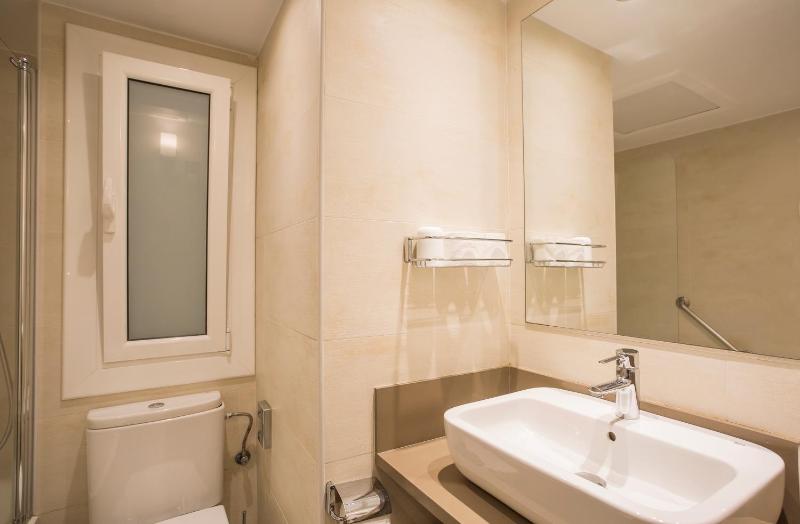 Standard Double or Twin Room with Garden View image 1