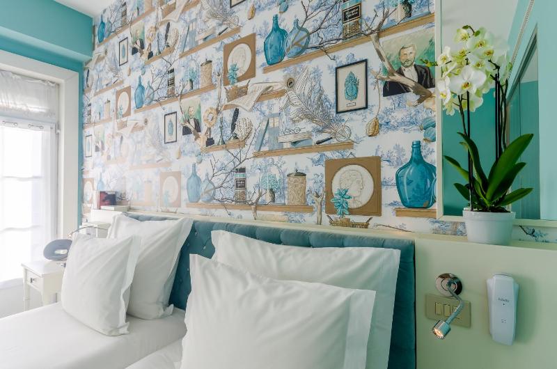 Classic Double Room with City View image 4