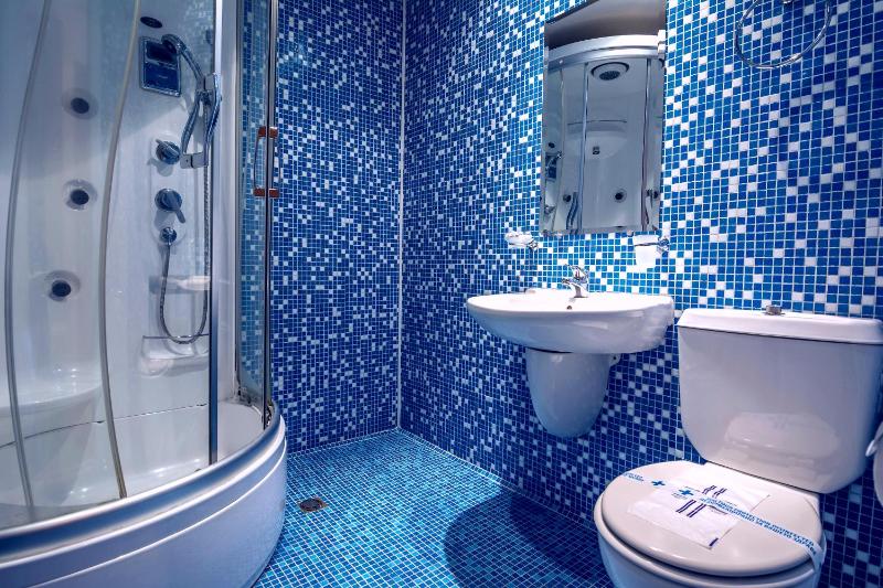 Deluxe Double or Twin Room image 2