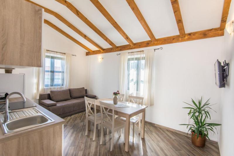 One-Bedroom Apartment image 1