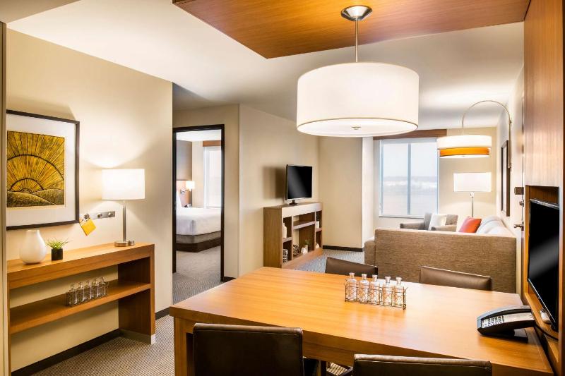 One-Bedroom King Suite with Sofa Bed image 4
