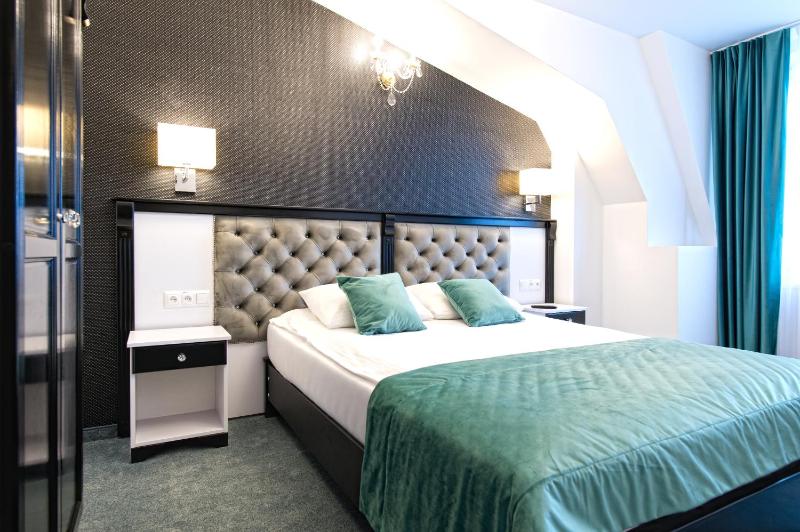 Deluxe Double Room with Shower image 4