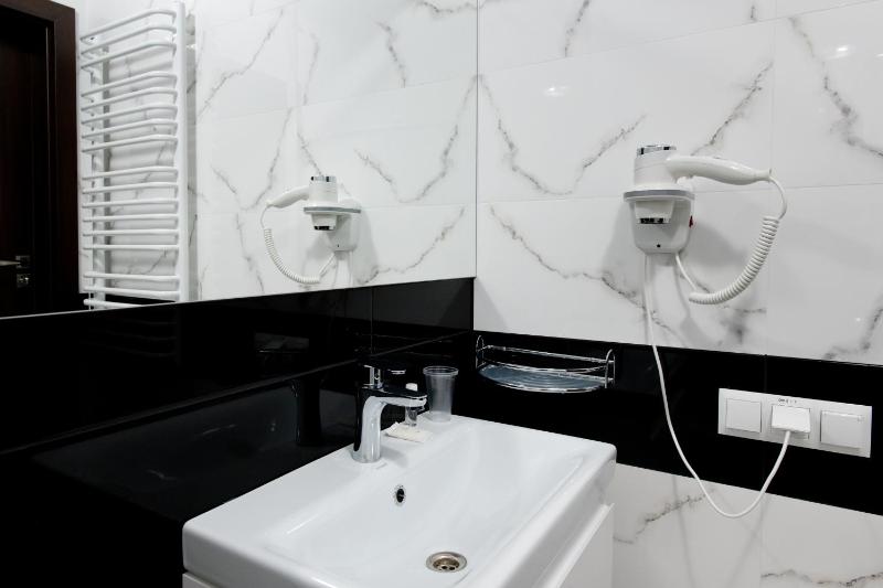 Deluxe Double Room with Shower image 3