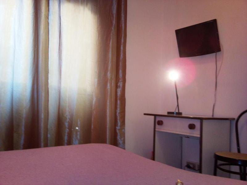 Twin Room with Private Bathroom image 3