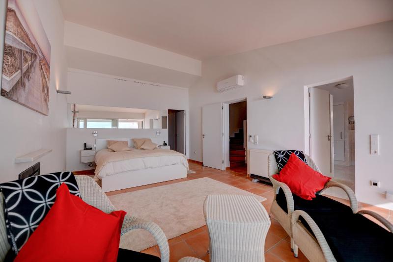 The Fantastic Beach House of Luz - image 7