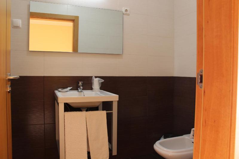Twin Room image 2