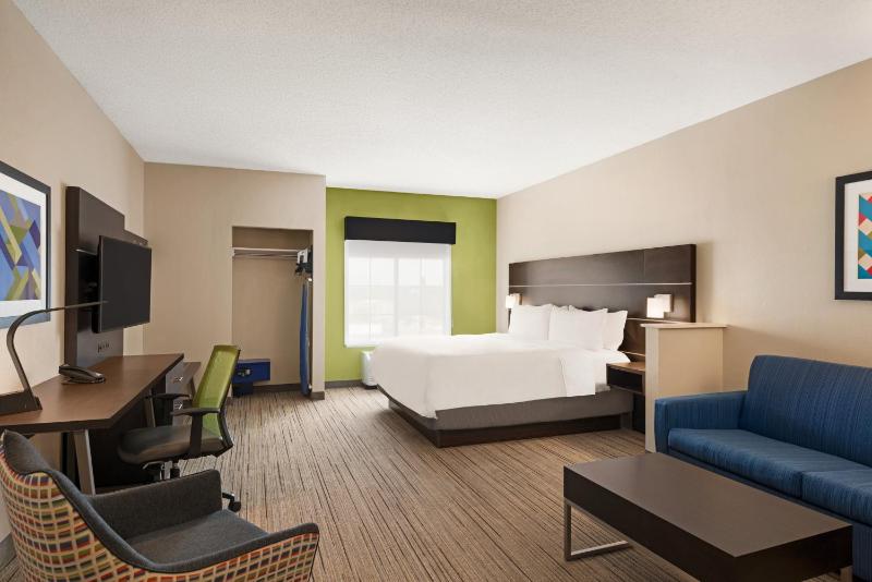 King Suite with Sofa Bed image 4