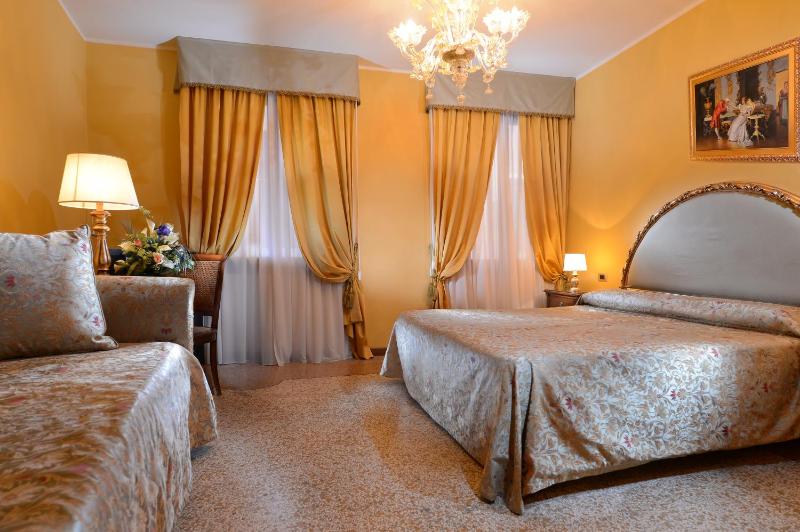 Classic Triple Room image 1