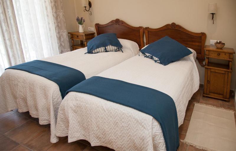 Standard Twin Room with Garden View image 1