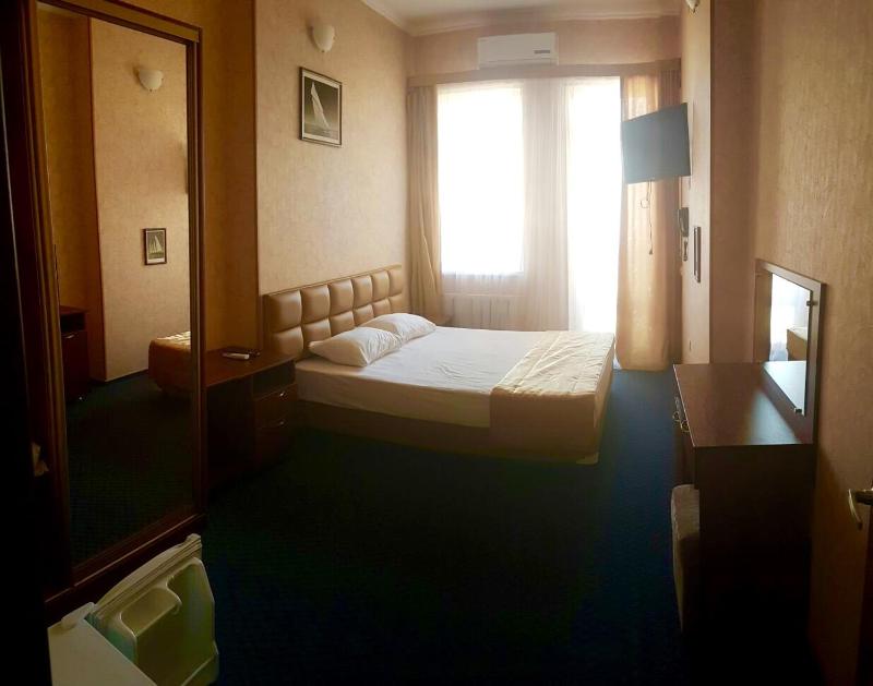 Standard Double or Twin Room image 3