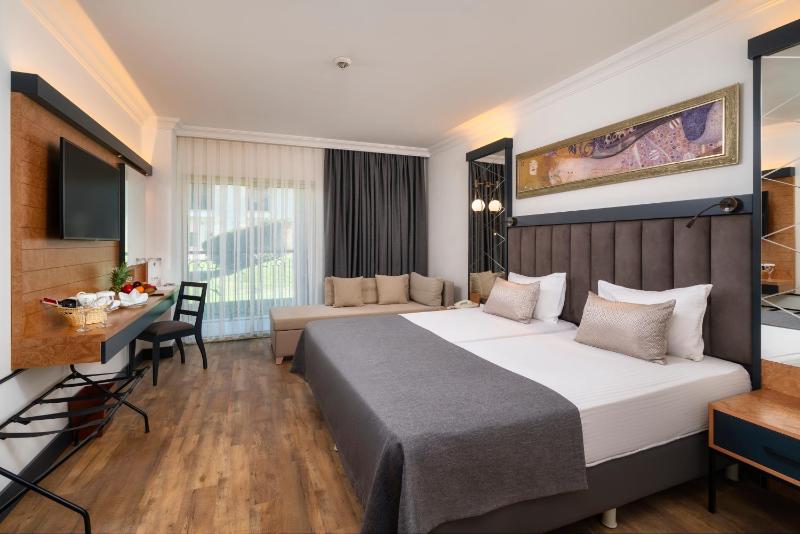 Standard Double or Twin Room with Sea View image 2